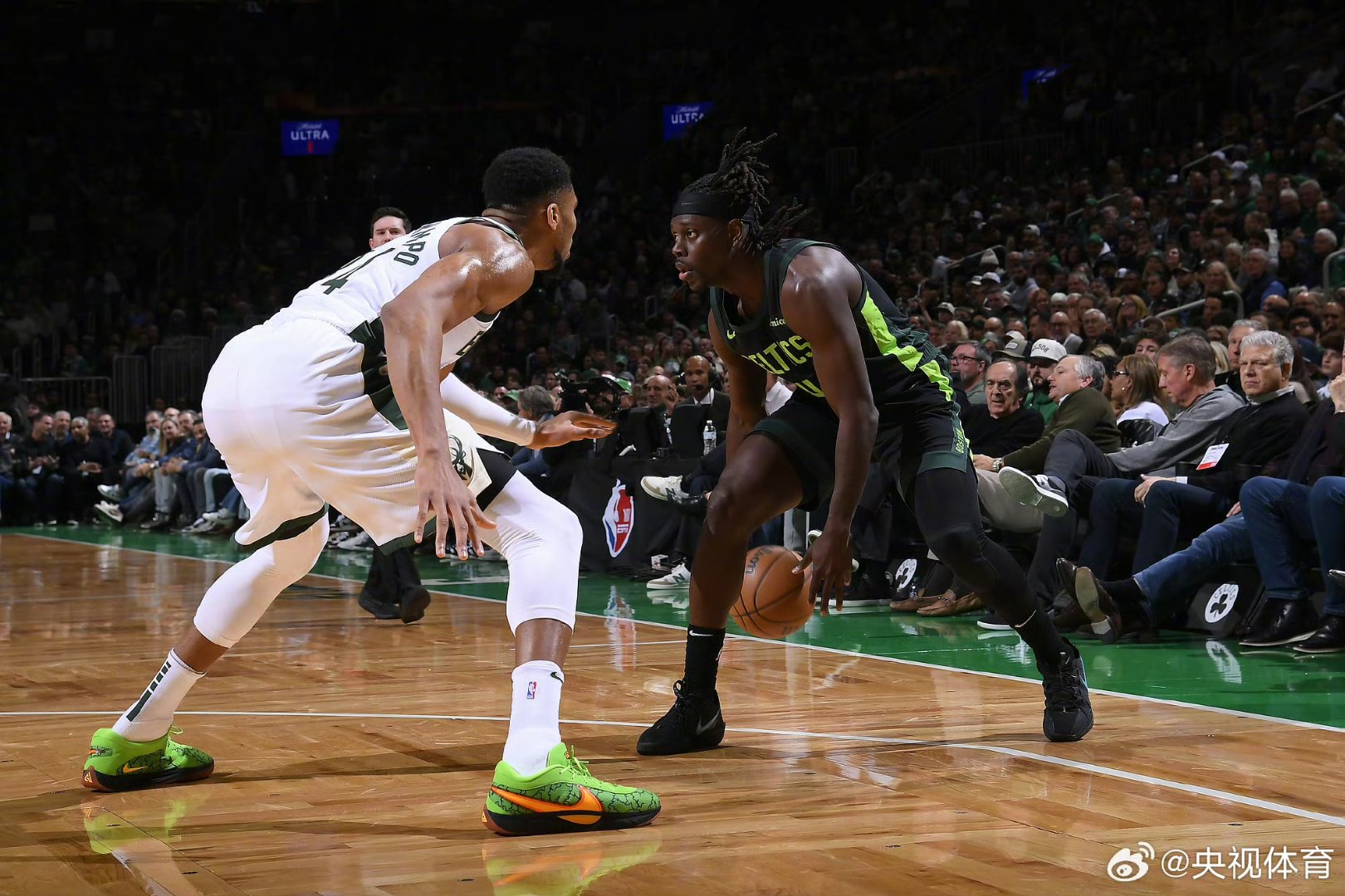 爵士大胜凯尔特人，米切尔砍下29分