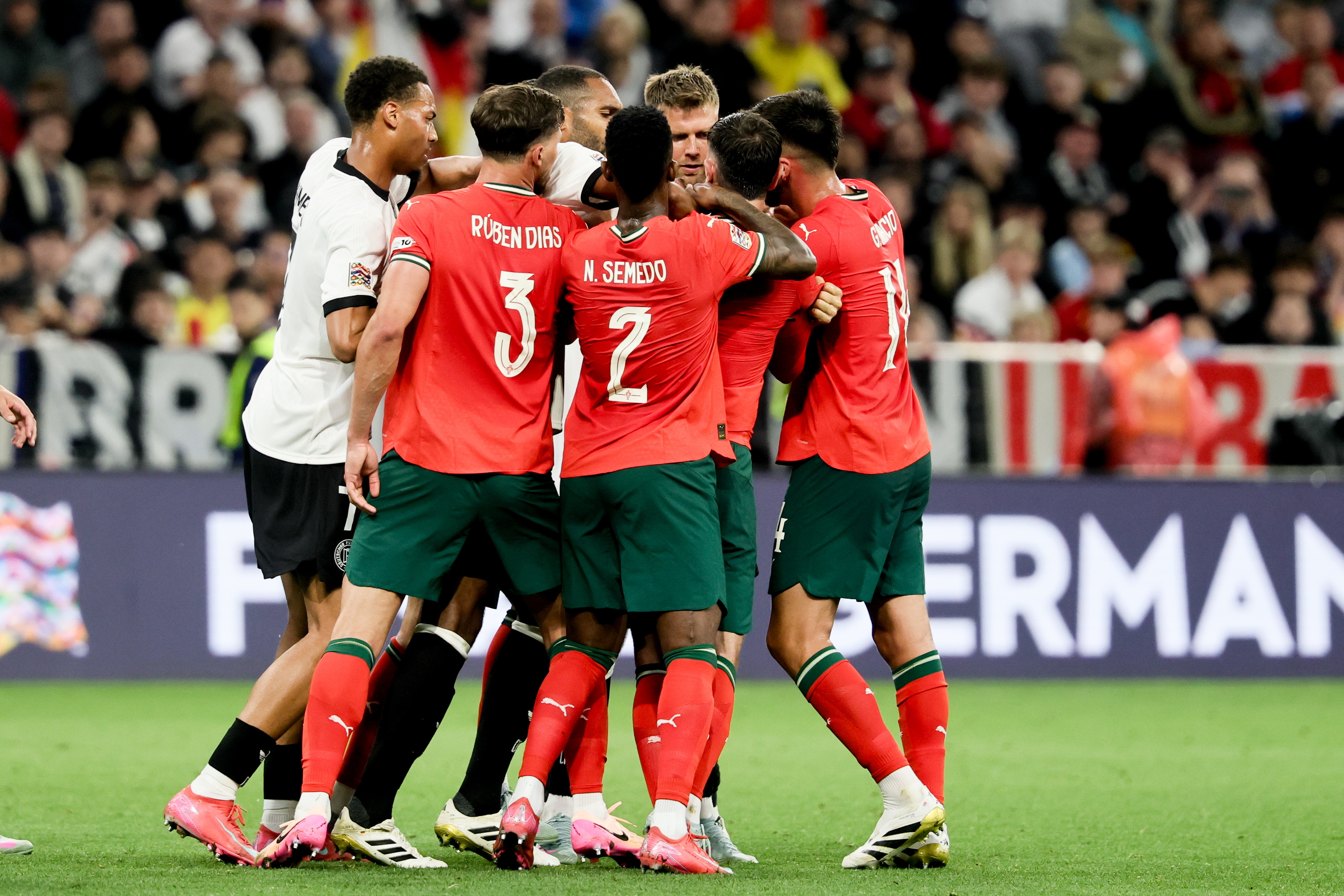 欧洲国家队备战欧锦赛资格赛,备受期待 欧洲国家队备战欧锦赛资格赛,备受期待